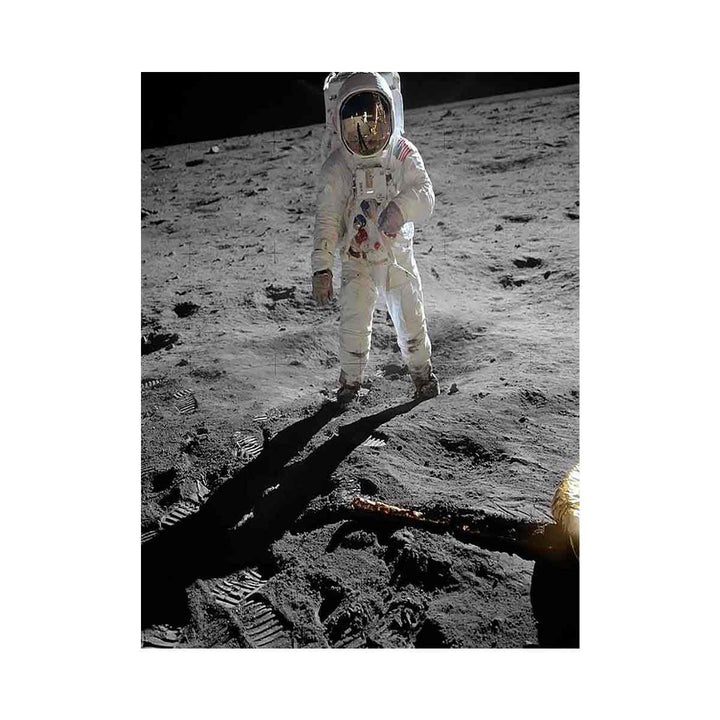 Astronaut Walk on Moon
