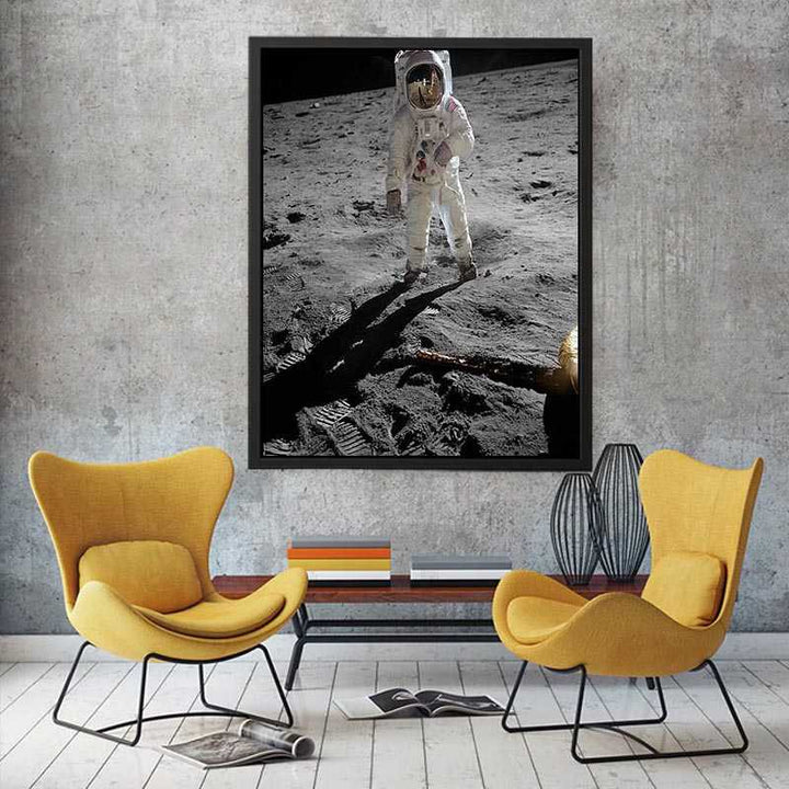 Astronaut Walk on Moon